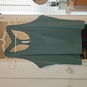 Lululemon Atletica Racerback, Size 20, Color Green 😍 👌 ♥️